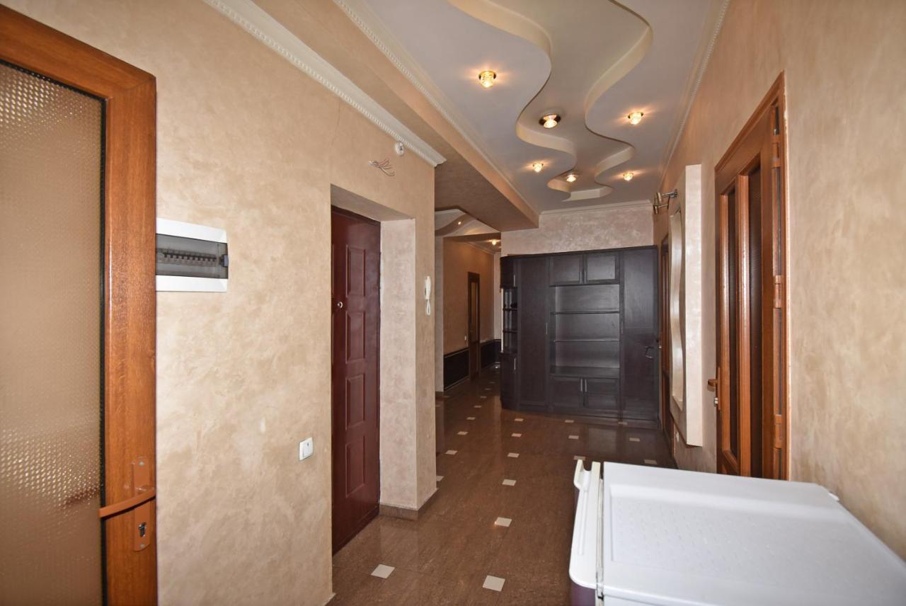 Armenak Apartment 5-Комнатная Jereván Kültér fotó