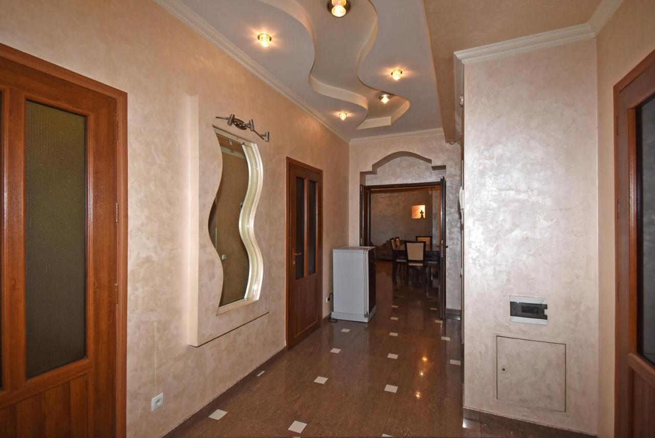Armenak Apartment 5-Комнатная Jereván Kültér fotó