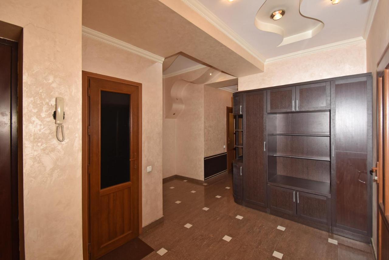 Armenak Apartment 5-Комнатная Jereván Kültér fotó