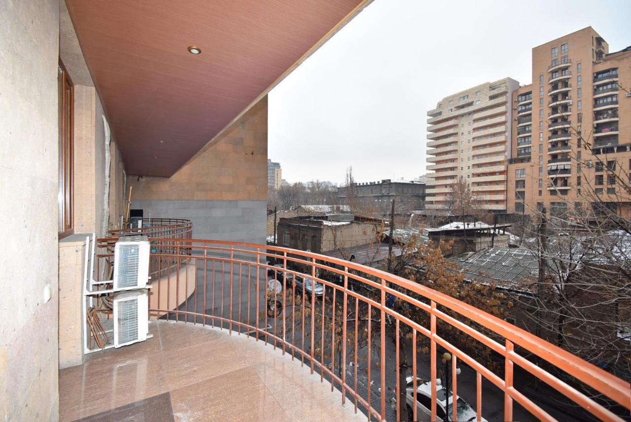 Armenak Apartment 5-Комнатная Jereván Kültér fotó