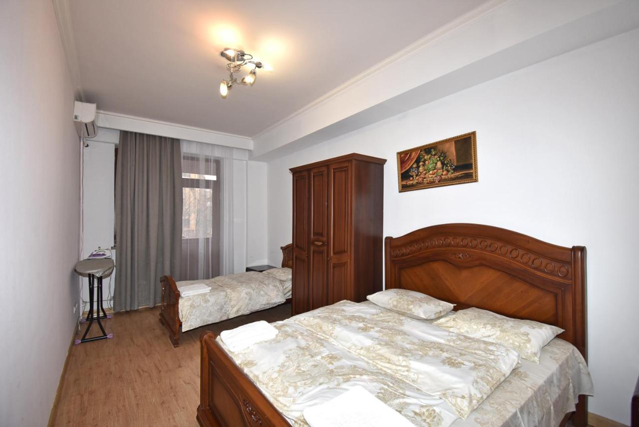 Armenak Apartment 5-Комнатная Jereván Kültér fotó